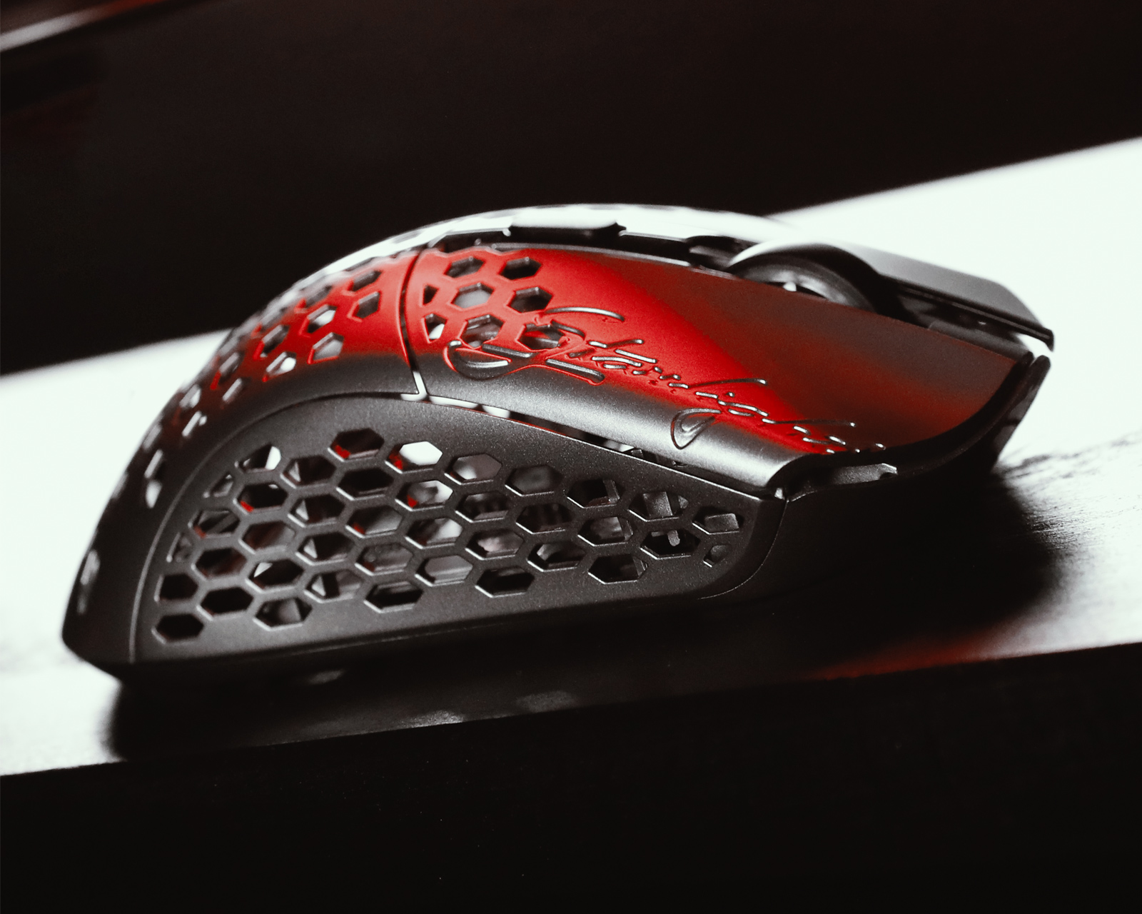 Finalmouse Starlight Pro - TenZ - Trådlös Gamingmus - Medium - MaxGaming.se